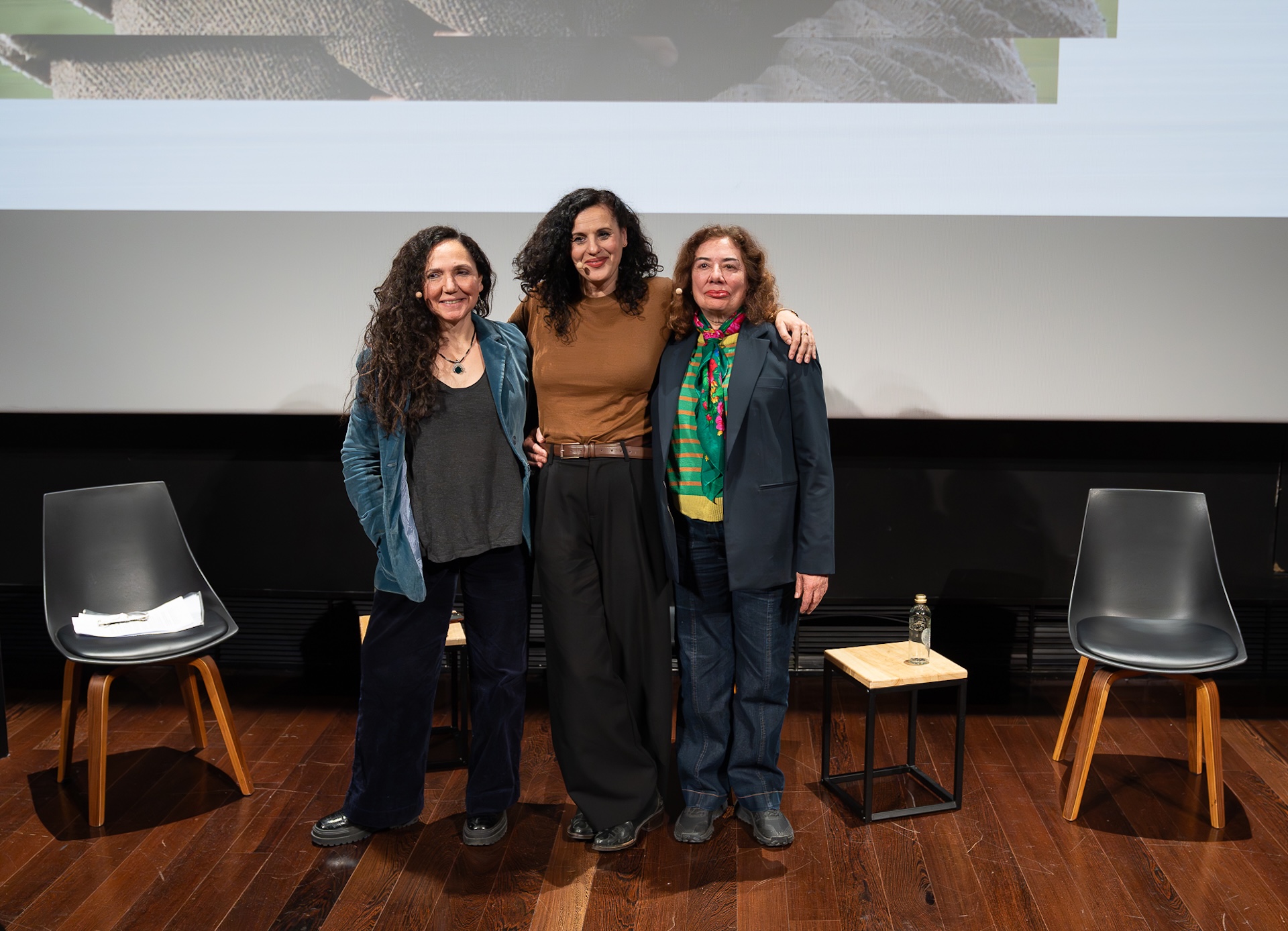 La película 'Retorno a Hansala' se proyecta en la Academia de Cine Española